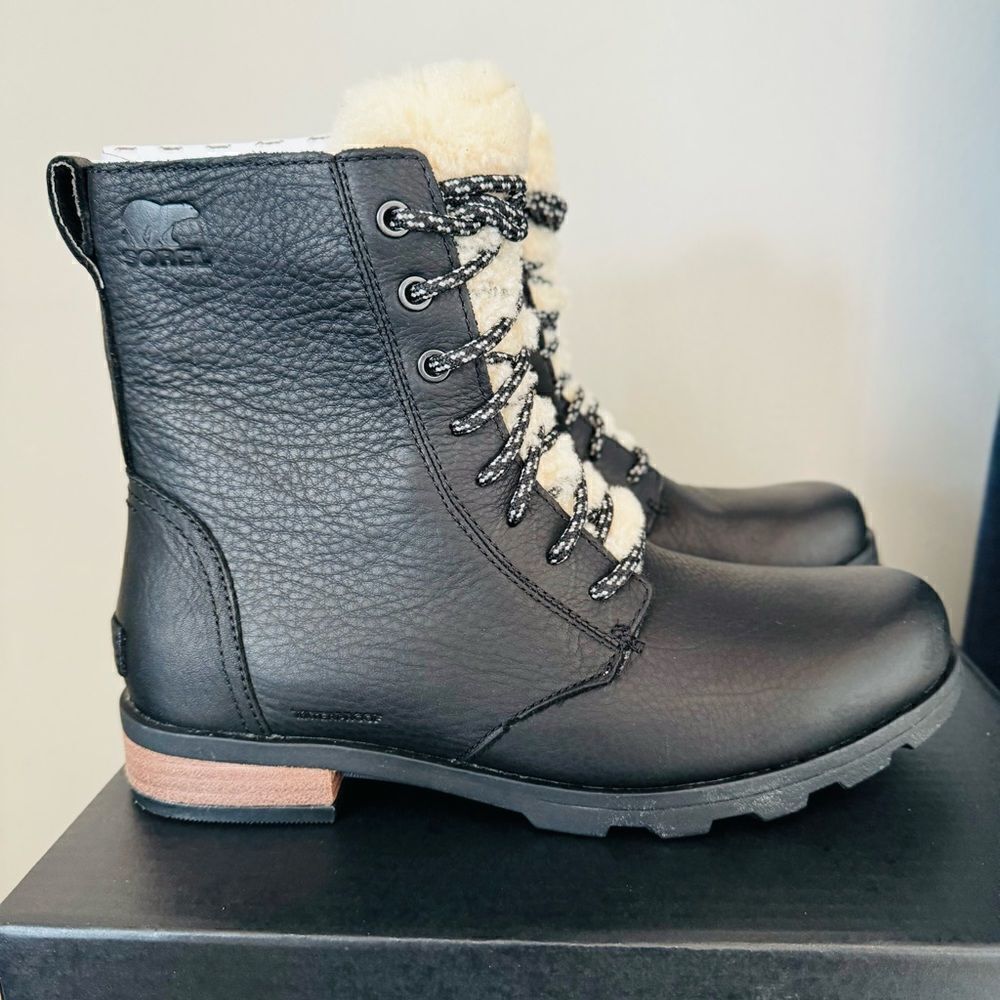 SOREL Emelie Genuine Shearling Lamb Fur Short Lace-Up‎ Boot, Black, Size 10, NWT